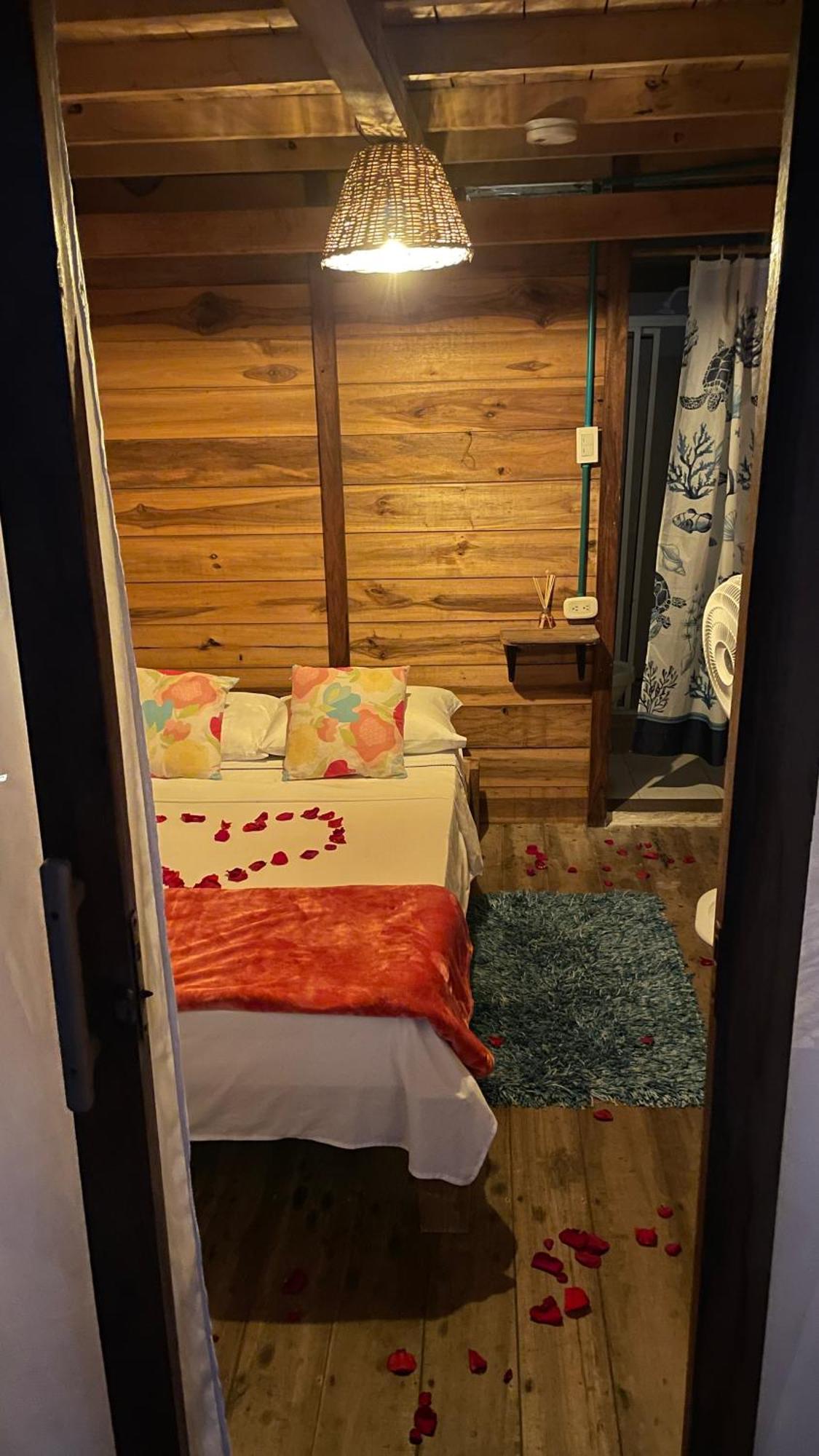 Hostal Velero Relax Guachaca Exteriör bild
